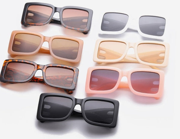 Women's Oversized Rectangle 'Blare Sun' Plastic Sunglasses