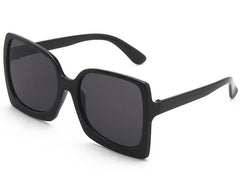 Women's Oversized Oval 'Sarina May' Plastic Sunglasses