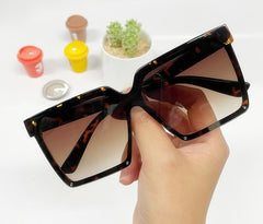 Women's Oversized Square 'Sweet 16' Plastic Sunglasses