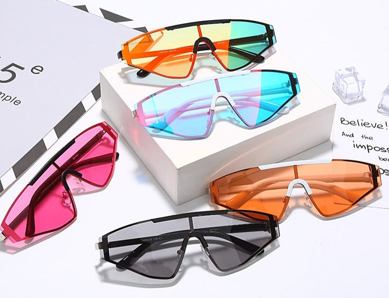 Women's Oversized 'Diamond' Plastic Sunglasses