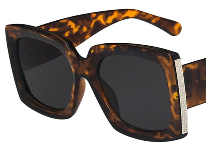 Women's Vintage Oversized Square 'Isi ' Plastic Sunglasses