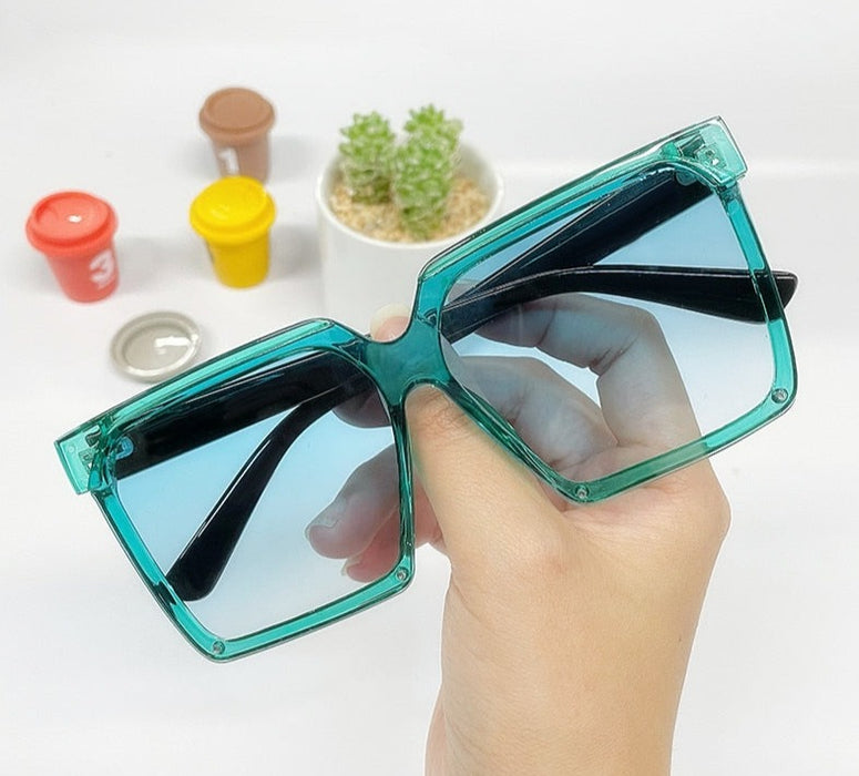 Women's Oversized Square 'Sweet 16' Plastic Sunglasses