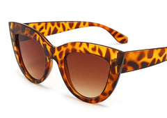 Women's Oversized Cat Eye ' Harper' Plastic Sunglasses