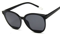 Women'sClassic Oval 'Gweneth' Plastic Sunglasses