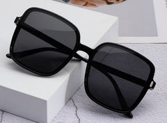 Women's Oversized Square 'Chasm ' Plastic Sunglasses