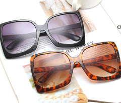 Women's Oversized Oval 'Sarina May' Plastic Sunglasses