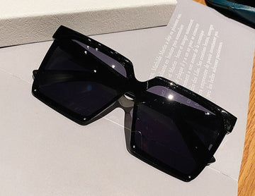 Women's Oversized Square 'Sweet 16' Plastic Sunglasses