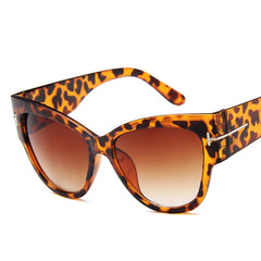 Women's Cat Eye 'Hottie' Plastic Sunglasses