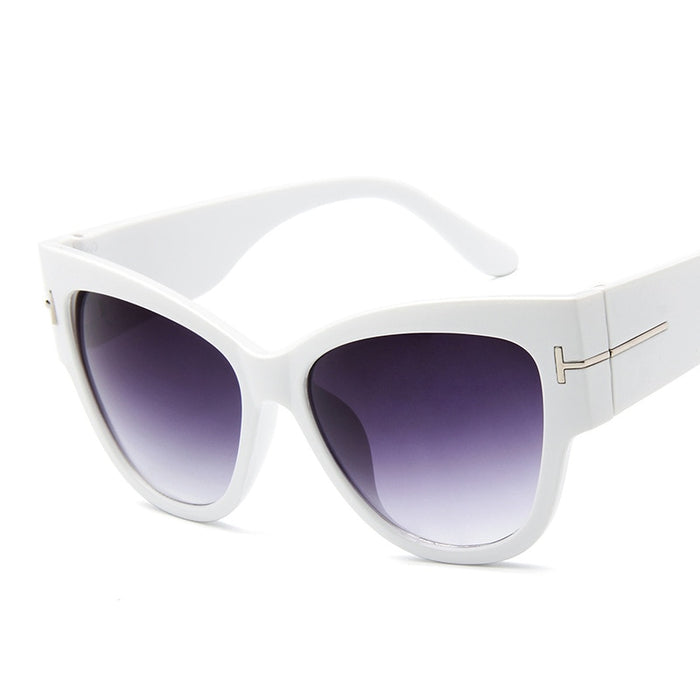 Women's Cat Eye 'Hottie' Plastic Sunglasses
