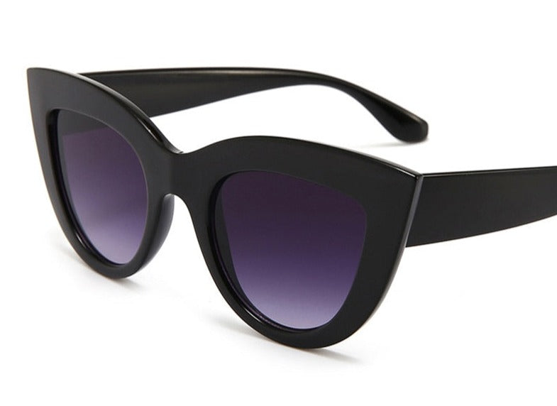 Women's Oversized Cat Eye ' Harper' Plastic Sunglasses