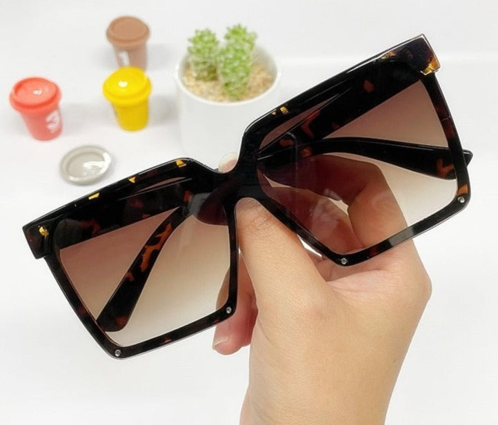 Women's Oversized Square 'Sweet 16' Plastic Sunglasses