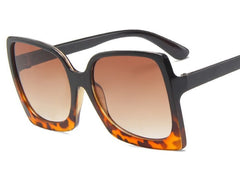 Women's Oversized Oval 'Sarina May' Plastic Sunglasses