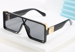 Women's Oversized Square 'Magnolia Shine' Plastic Sunglasses