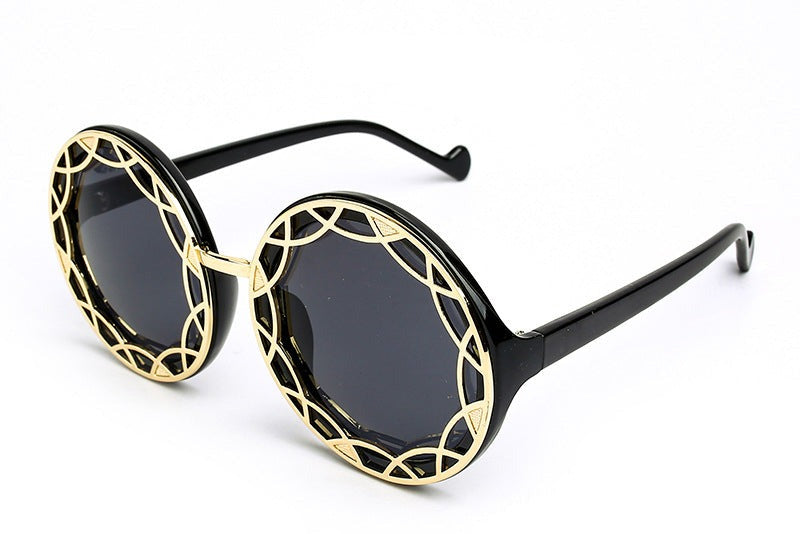 Women's Oversized Retro Round 'Over World' Plastic Sunglasses
