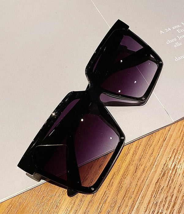 Women's Oversized Square 'Sweet 16' Plastic Sunglasses