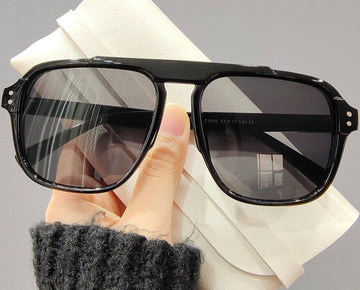 Women's Oversize Rectangle 'Cholena' Plastic Sunglasses