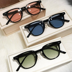 Women's Oversized Square 'Bellona' Plastic Sunglasses