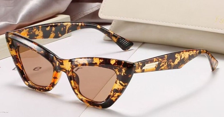 Women's Cat Eye 'Aguisa' Plastic Sunglasses