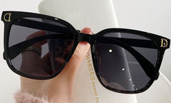 Women's Oversized Square 'Arga' Plastic  Sunglasses