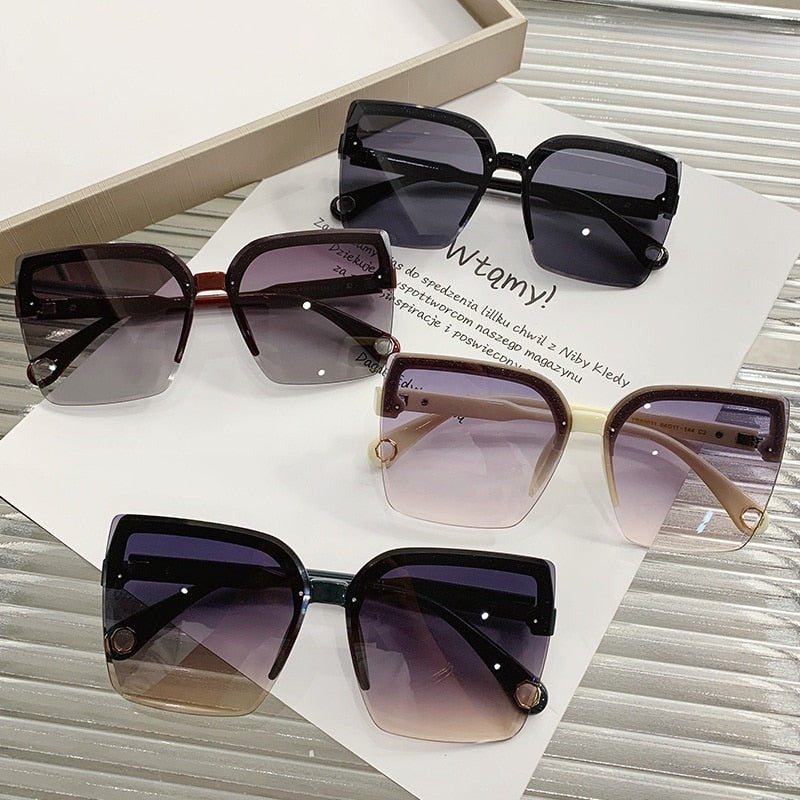 Women's Oversized Rimless Square 'Day Dream' Plastic Sunglasses