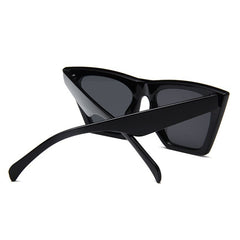 Women's Oversized Cat Eye 'Sophisticated Diva' Plastic Sunglasses