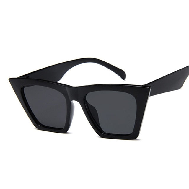 Women's Oversized Cat Eye 'Sophisticated Diva' Plastic Sunglasses