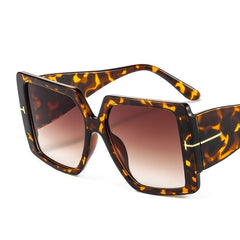 Women's Oversized Rectangular 'Wipe Away' Plastic Sunglasses